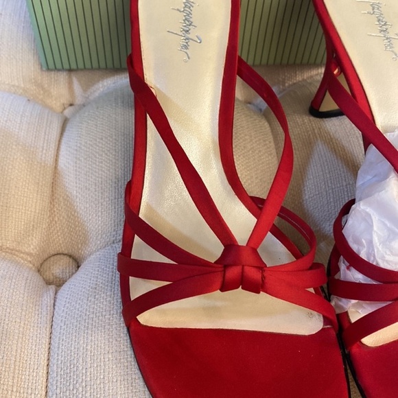 NIB Red Satin Sandals Sz 8 1/2 - Picture 2 of 9
